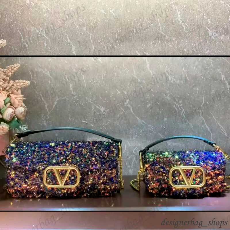 Designer bag baguette tote bag shoulder bag 3D embroidery mini handbag handmade faux crystal beads and sequins embroidery design removable handle 230413, 20*11*5cm
Designer bag baguette tote bag shoulder bag 3D embroidery mini handbag handmade faux crystal beads and sequins embroidery design removable handle 230413, 20*11*5cm