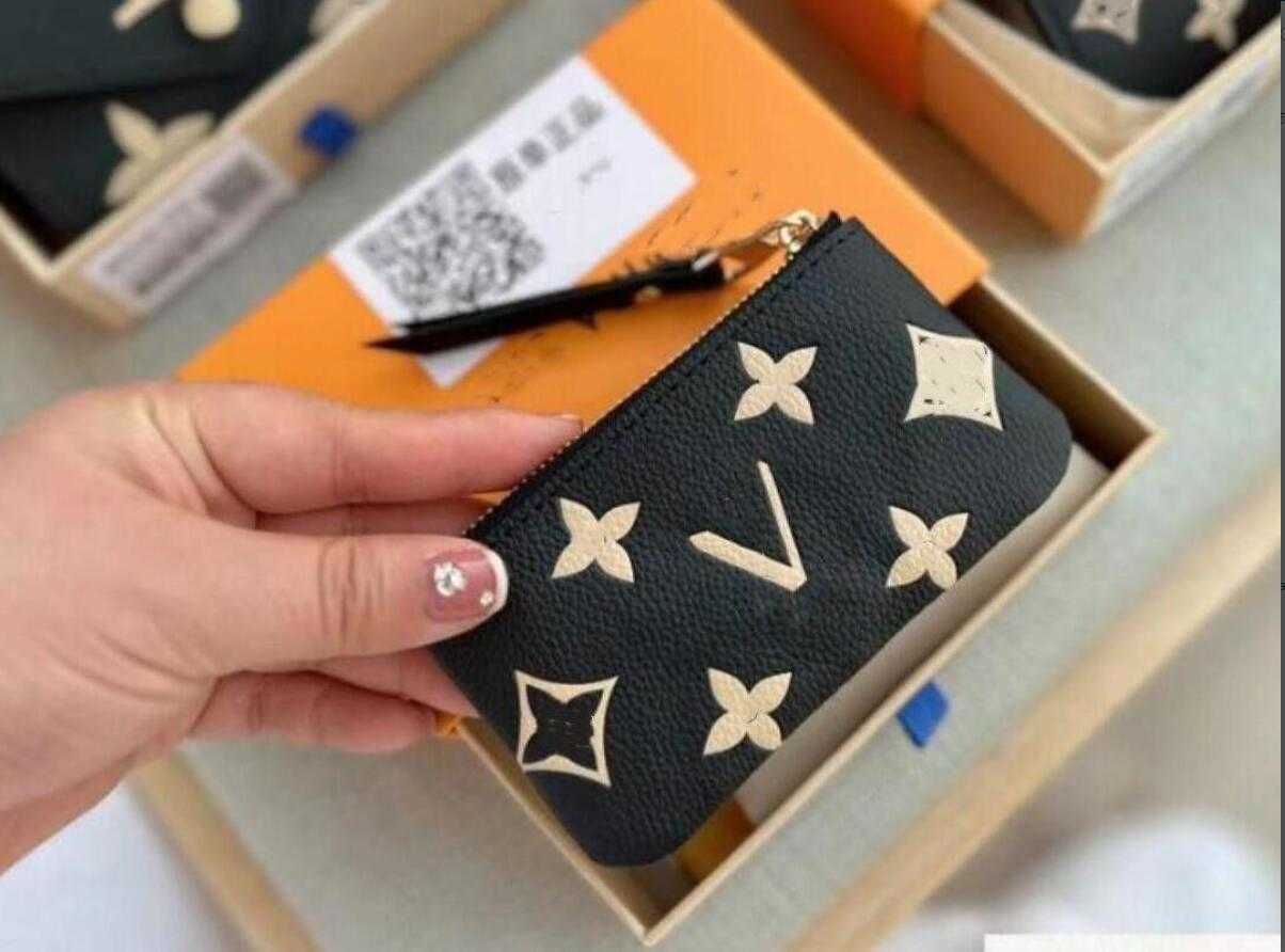 Men KEY POUCH Designer Wallet Genuine Leather Coin Purses Womens Wallets Card Holder Carry Around Pocket Single Zipper Holders Money Cards Coins With Box Black, Key coin pouch
Men KEY POUCH Designer Wallet Genuine Leather Coin Purses Womens Wallets Card Holder Carry Around Pocket Single Zipper Holders Money Cards Coins With Box Black, Key coin pouch