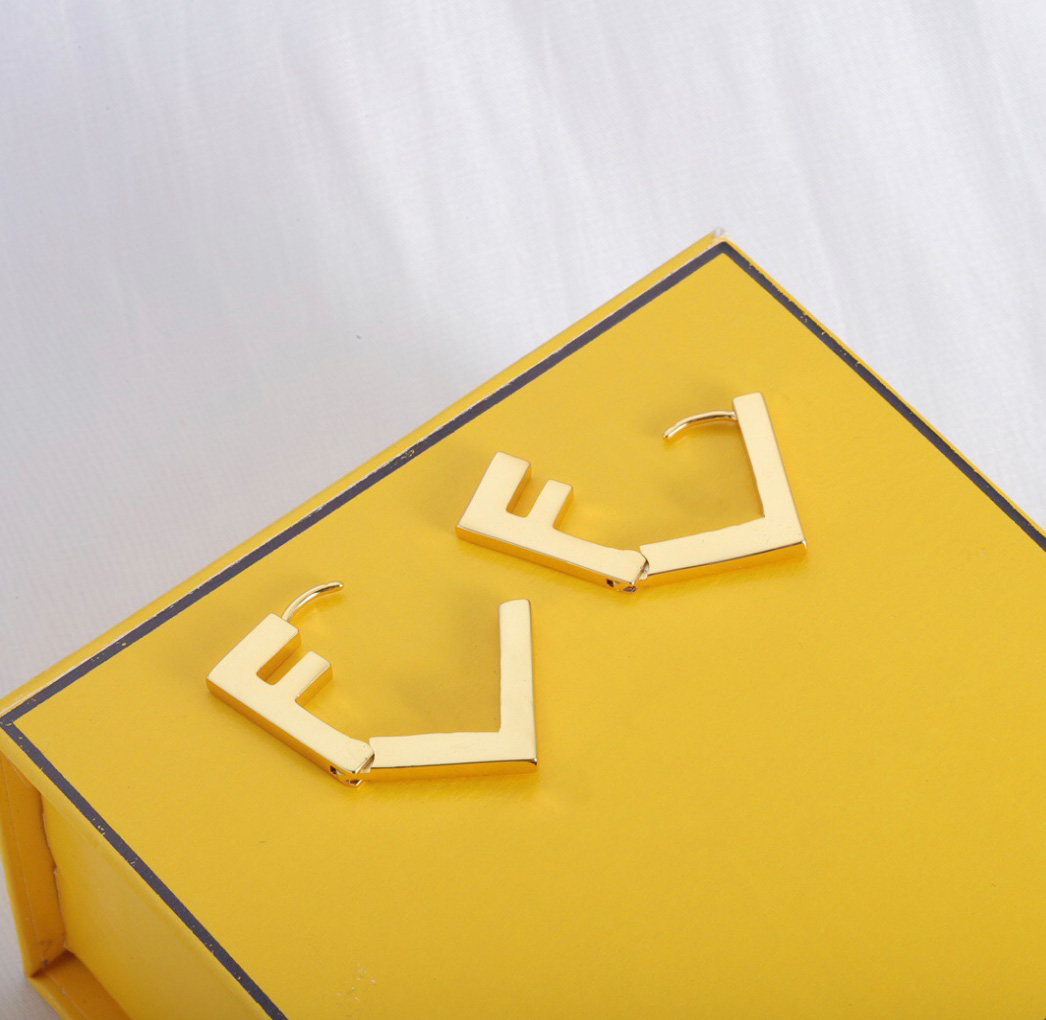 New Classic Designer Luxury Fashion Stud Titanium Steel Simple Classic Alphabet Earrings Trend And Avant-garde Stud Earrings For Couples
New Classic Designer Luxury Fashion Stud Titanium Steel Simple Classic Alphabet Earrings Trend And Avant-garde Stud Earrings For Couples
