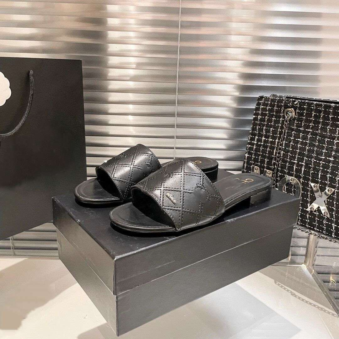 designer Sandals Luxury brand Slipper slides For Women Fashion Classic sandals Platform Gear Bottoms Beach lightweight slippers resorts 01
designer Sandals Luxury brand Slipper slides For Women Fashion Classic sandals Platform Gear Bottoms Beach lightweight slippers resorts 01