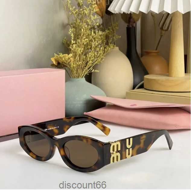 Miu New Fashion Sunglasses for woman man 054 Fashion Retro Womens Sun glasses pink black Tourism Street Photo Anti w023 M554 4911 mens women GlassesUYYF
Miu New Fashion Sunglasses for woman man 054 Fashion Retro Womens Sun glasses pink black Tourism Street Photo Anti w023 M554 4911 mens women GlassesUYYF