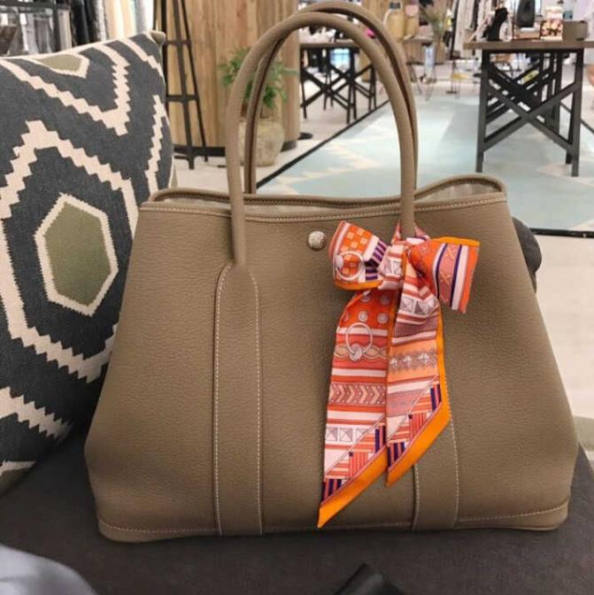 New Handbag H erms Designer Garden Party Tote Bag Genuine Leather Women's Bag One Shoulder Oblique Span Simple Portable Big Bag Fashion Shopping Bag
New Handbag H erms Designer Garden Party Tote Bag Genuine Leather Women's Bag One Shoulder Oblique Span Simple Portable Big Bag Fashion Shopping Bag