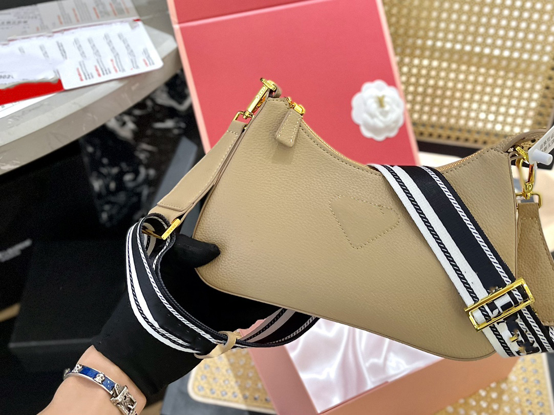 The 2023 New Luxury Handbags for Women Fashion Saddle Bag Designers Duehesse Tote Bags for Ladies, Blue
The 2023 New Luxury Handbags for Women Fashion Saddle Bag Designers Duehesse Tote Bags for Ladies, Blue