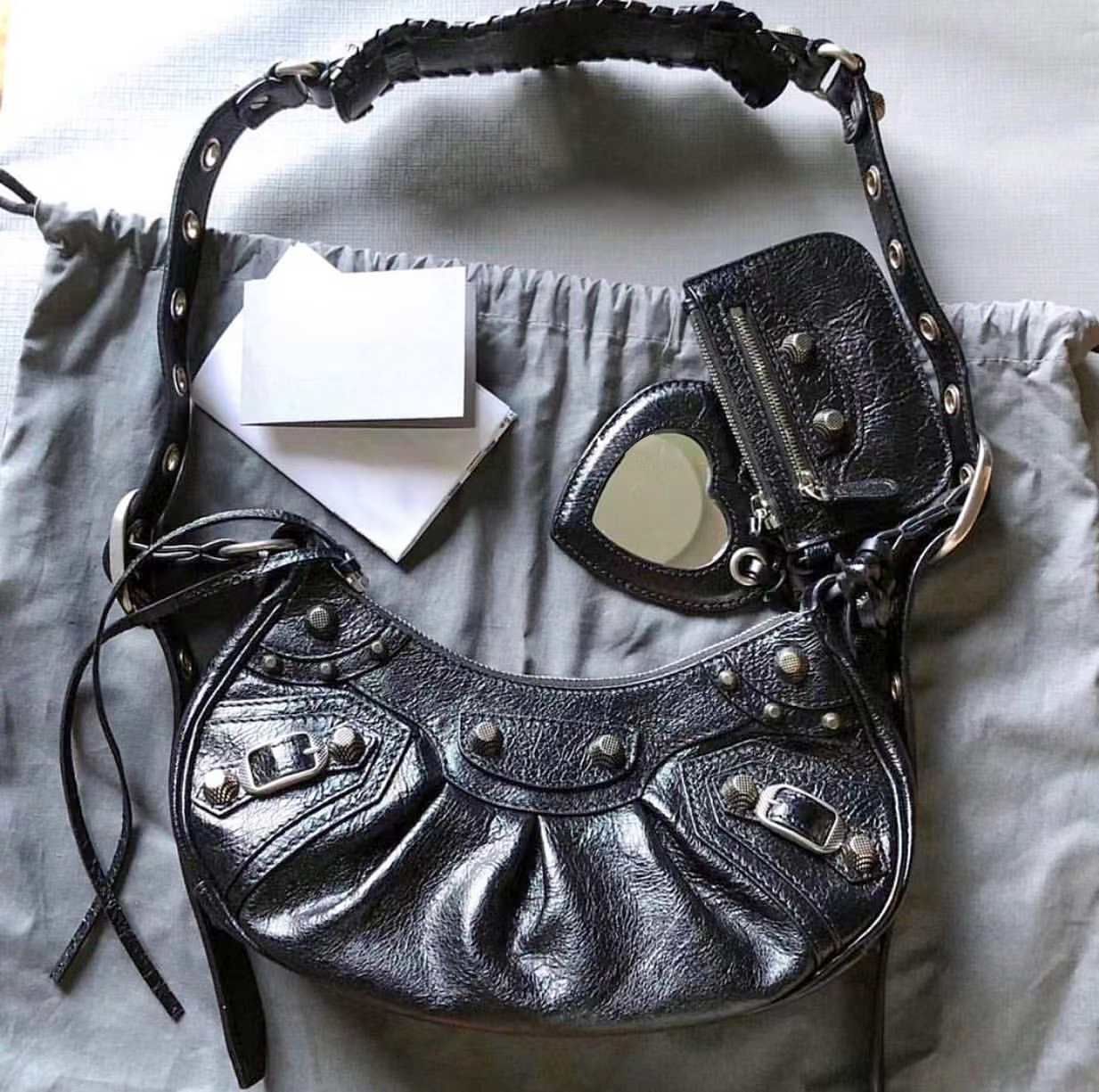 Luxury Vintage motorcycle crossbody half moon bag mens Designer LE CAGOLE handbags satchel Underarm bags Womens weekend with rivet tote brand shoulder clutch bags, Silver
Luxury Vintage motorcycle crossbody half moon bag mens Designer LE CAGOLE handbags satchel Underarm bags Womens weekend with rivet tote brand shoulder clutch bags, Silver
