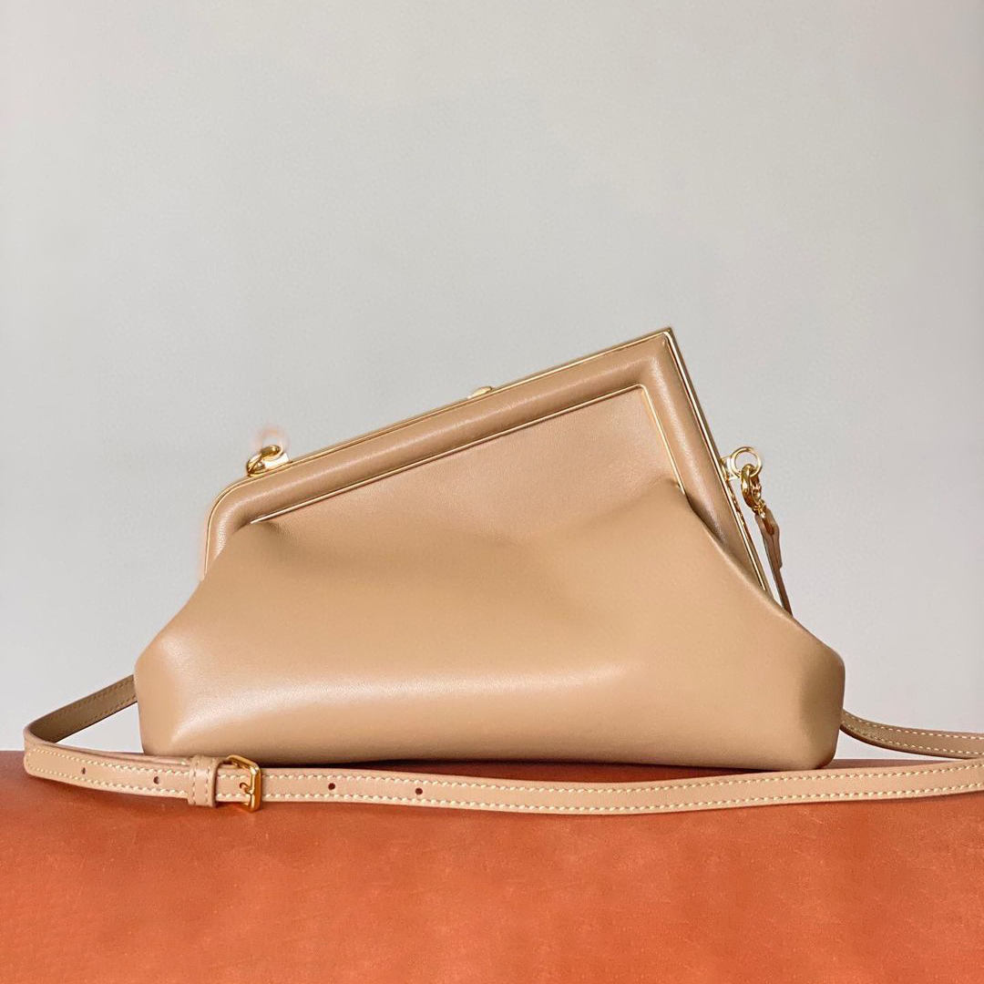 mens First large clutch crossbodys Evening Bag Genuine leather handbags Luxury sling tote luggage bag fashion small with shoulder strap travel Designer Womens Bags, Nude
mens First large clutch crossbodys Evening Bag Genuine leather handbags Luxury sling tote luggage bag fashion small with shoulder strap travel Designer Womens Bags, Nude