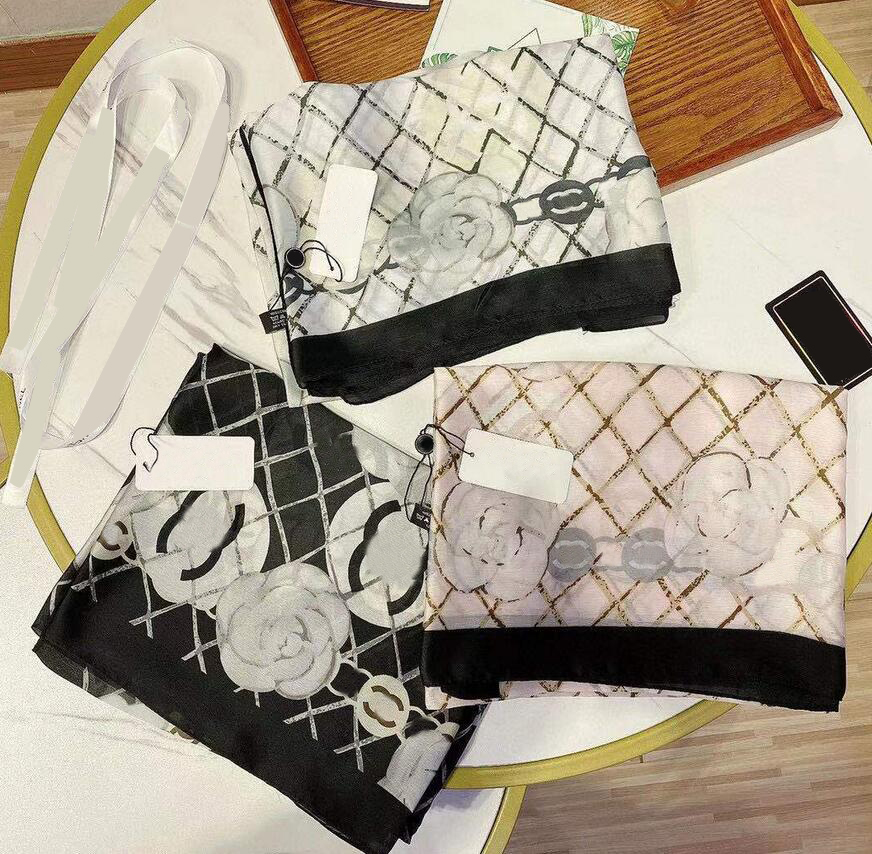 New Top Women Designer Scarves Fashion Brand Letter Printing Embroidery Silk Satin Scarf for Spring Summer Rectangle Head Wraps Size 90*180cm Christmas Gift
New Top Women Designer Scarves Fashion Brand Letter Printing Embroidery Silk Satin Scarf for Spring Summer Rectangle Head Wraps Size 90*180cm Christmas Gift