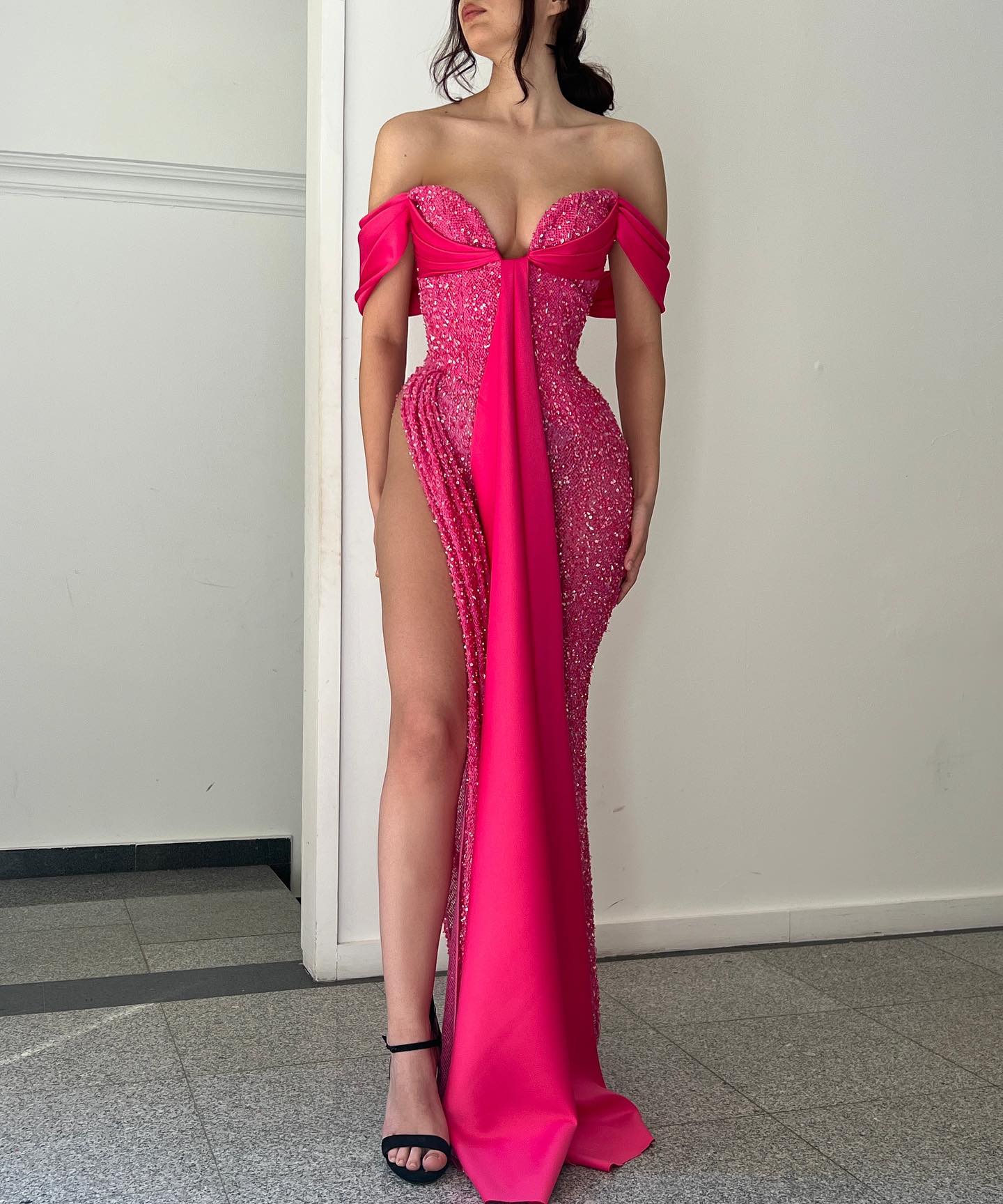 Fashion Rosy Pink Sequins Prom Dresses Off Shoulder Evening Gowns Pleats Slit Formal Red Carpet Long Special Ocn Party Dress Lz0304