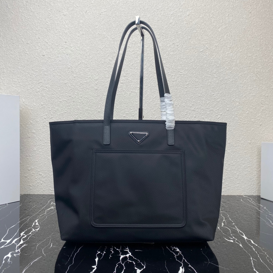 1BG052 new women's shopping bag high-end quality handbag nylon material Tote bag space capacity is very practical is a never outdated model, Black
1BG052 new women's shopping bag high-end quality handbag nylon material Tote bag space capacity is very practical is a never outdated model, Black