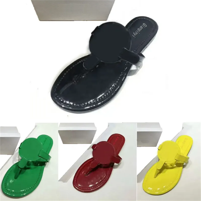 Luxury Summer Beach Slippers Designer Bright Women Shoes Flip Flops Flat Heel Lady Leather Hollow Sandals Home Shoes
Luxury Summer Beach Slippers Designer Bright Women Shoes Flip Flops Flat Heel Lady Leather Hollow Sandals Home Shoes
