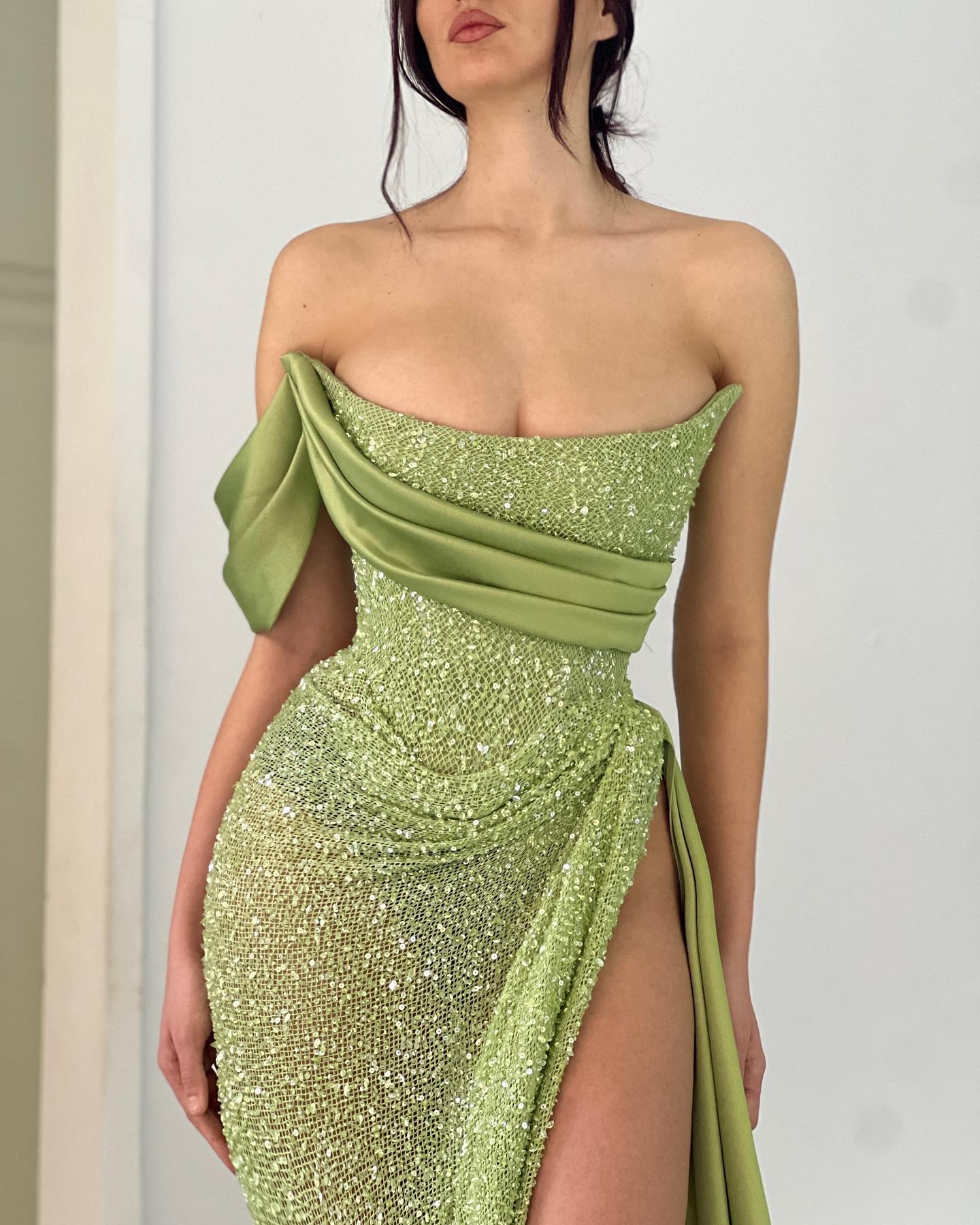 Fashion Green Sequins Prom Dresses Strapless Evening Gowns Pleats Slit Formal Red Carpet Long Special Ocn Party Dress Lz0304