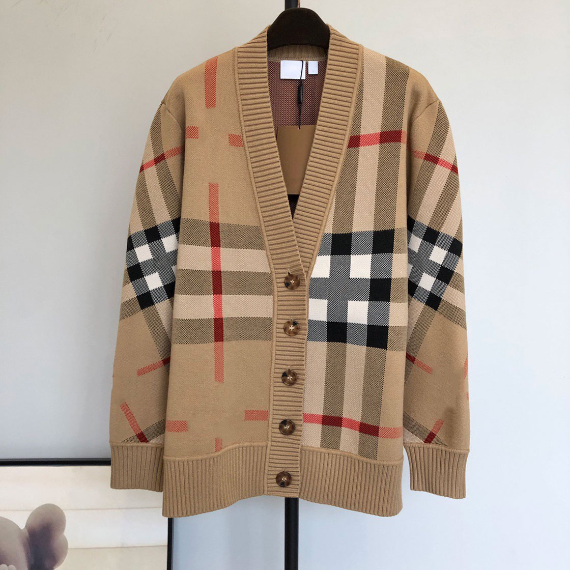 Designer Cardigan Sweater Men Women Senior Plaid Classic Leisure Autumn Winter Keep Warm Comfortable High Quality Sweatshirt Bottoming European Standard Size
Designer Cardigan Sweater Men Women Senior Plaid Classic Leisure Autumn Winter Keep Warm Comfortable High Quality Sweatshirt Bottoming European Standard Size