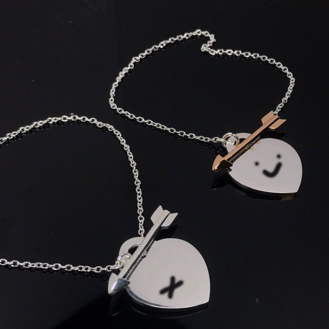 Designer arrow Bracelet heart High quality metal chain bracelet Classic bangle Steel jewelry Best gift
Designer arrow Bracelet heart High quality metal chain bracelet Classic bangle Steel jewelry Best gift