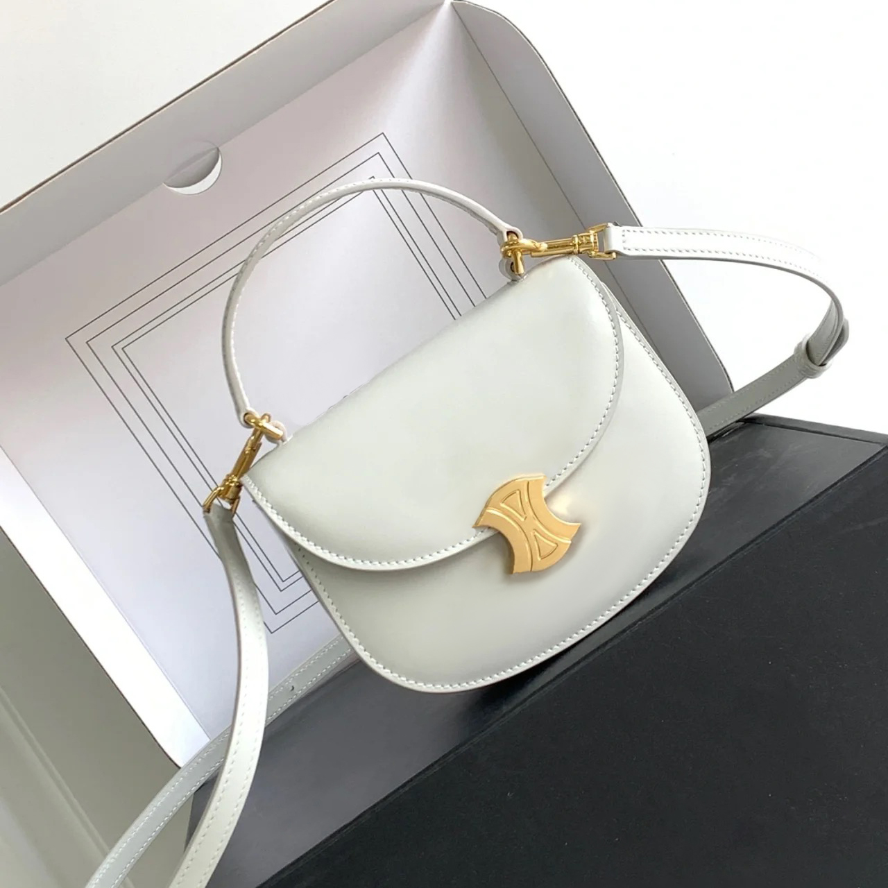 Women celiny saddle Mini hot Messenger Underarm Bag Lady Designer Hobo besace triomphe cross bodys clutch tote bag mens Luxurys handbag shoulder strap half moon bags, Red
Women celiny saddle Mini hot Messenger Underarm Bag Lady Designer Hobo besace triomphe cross bodys clutch tote bag mens Luxurys handbag shoulder strap half moon bags, Red