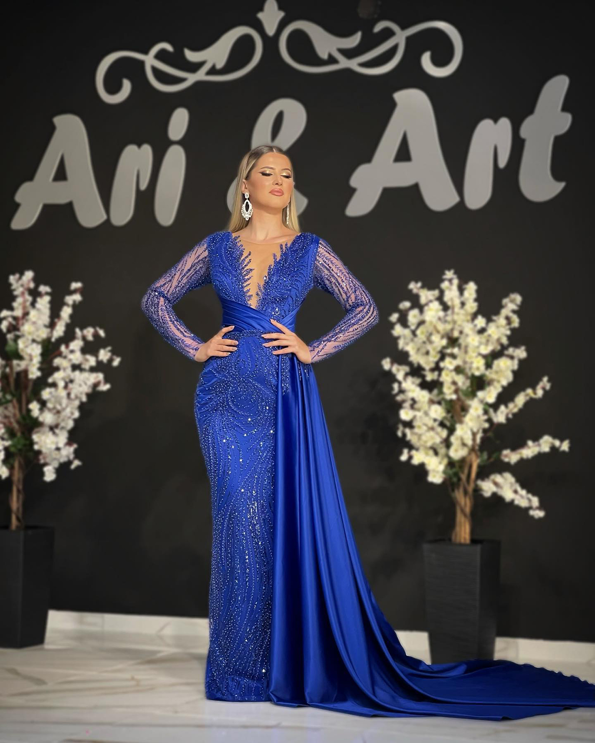 Sexy Blue Beads Evening Gown Elegant V Neck Full Length Mermaid Dresses Illusion Sequined Lace Prom Dress Formal