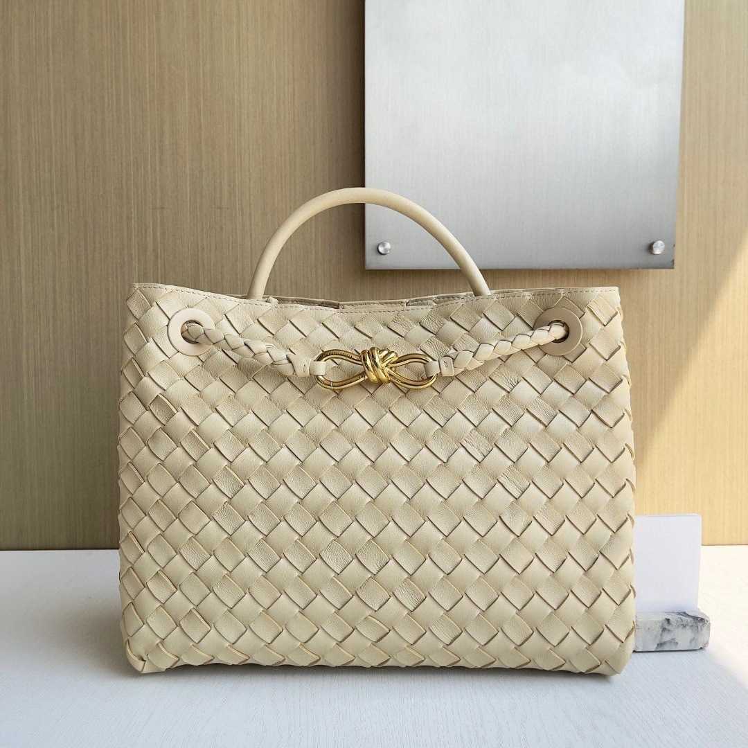 2024 Family 8-E Buckle Andiamo Original Leather Designer New Woven Womens Portable Single Shoulder Crossbody Official Document Tote Bag 1136Ess