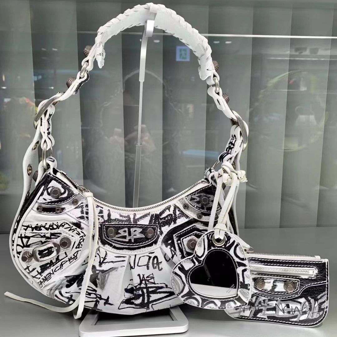 2022s High quality Neo classic Motorcycle bag Genuine Leather Handbag Messenger bags woman shoulder Cross body Bag Wallet locomotive bags
2022s High quality Neo classic Motorcycle bag Genuine Leather Handbag Messenger bags woman shoulder Cross body Bag Wallet locomotive bags