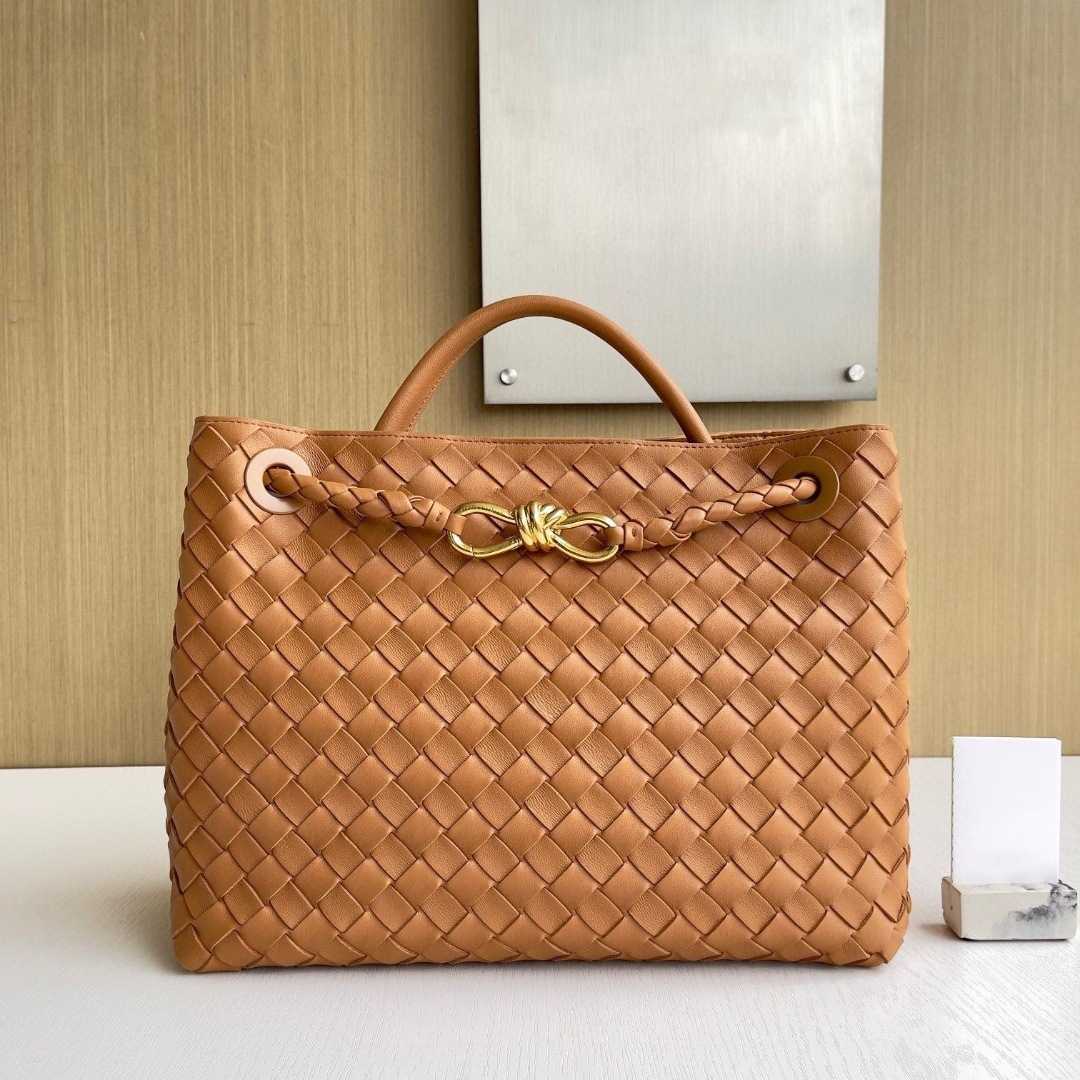 2024 Family 8-E Buckle Andiamo Original Leather Designer New Woven Womens Portable Single Shoulder Crossbody Official Document Tote Bag 1136Ess