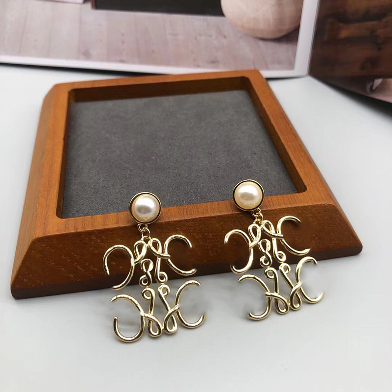 Jewelry Designer Studs Earrings for Women Classic designer Pearls studs earring Womens Fashion Versatile Party Ear Hoop Pendants 2307056PE
Jewelry Designer Studs Earrings for Women Classic designer Pearls studs earring Womens Fashion Versatile Party Ear Hoop Pendants 2307056PE