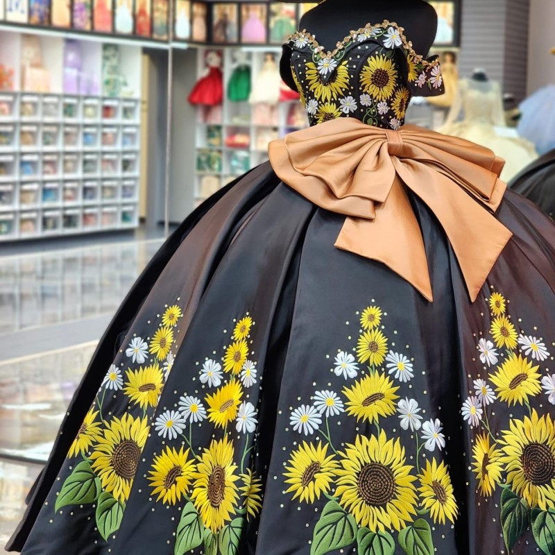 Black Quinceanera Dress Sweet Princess Party Ball Gown Sweet Sunflower Embroidery Appliques With Bow 16 Year Old Girl Birthday Ball