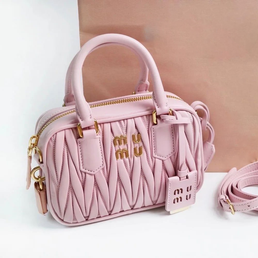 Mens top handle Designer gym Miui shoulder sling bag luxury Matelasse bowling tote square camera handbag travel bag Women Miu Genuine Leather crossbodys clutch bags, Pink
Mens top handle Designer gym Miui shoulder sling bag luxury Matelasse bowling tote square camera handbag travel bag Women Miu Genuine Leather crossbodys clutch bags, Pink