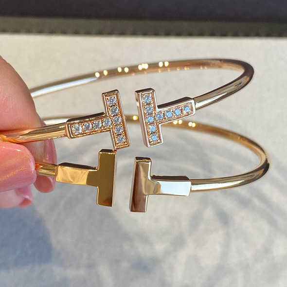 Counter quality tiffay V Gold Plated Mijin CNC Craft Exquisite Carved Diamond Faced Smooth Full Double White Fritillaria Open Elastic Bracelet With lo