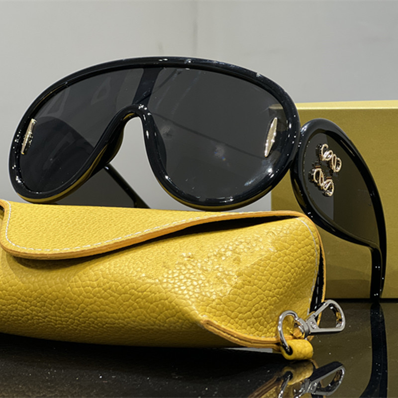 Designer Sunglasses Wave Mask Sunglasses 40108 Large Frame Women Mens Polarized Glasses Acetate Fiber Hip Hop Luxury Classics Sunglasses UV400 Protective Glasses
Designer Sunglasses Wave Mask Sunglasses 40108 Large Frame Women Mens Polarized Glasses Acetate Fiber Hip Hop Luxury Classics Sunglasses UV400 Protective Glasses