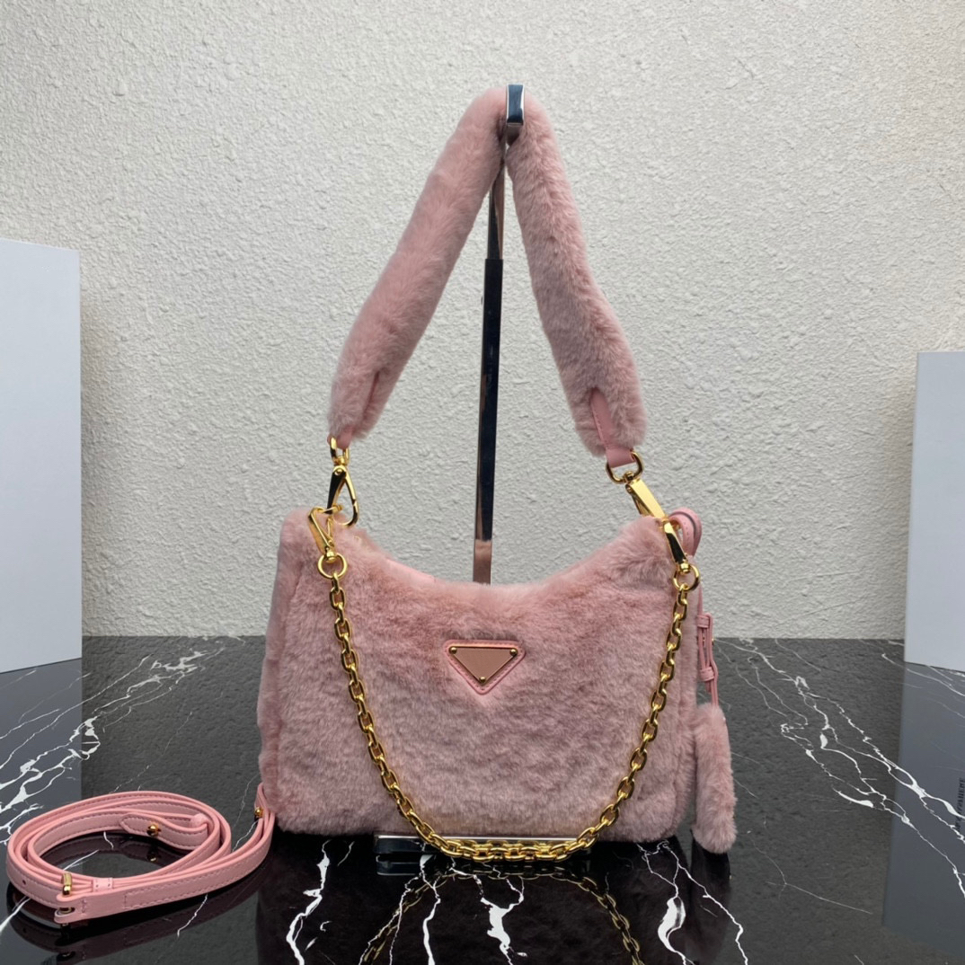 1BC204 New Women's shoulder bag High quality crossbody bag goat hair underarm bag with 1 detachable fur strap and chain for multiple backs
1BC204 New Women's shoulder bag High quality crossbody bag goat hair underarm bag with 1 detachable fur strap and chain for multiple backs