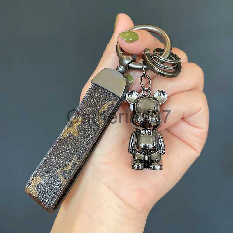 Key Rings Luxurys designers Keychain Car Key chain Solid color monogrammed Keychains Bear Design versatile Fashion Leisure Men Women Bag Pendant Access J230706
