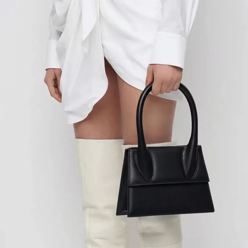 Black designer bags luxury handbag the tote bag woman baguette purse Fashion phone crossbody mini bag of Party patent leather with golden logo 15-24cm, 4-5-15*11*6cm
Black designer bags luxury handbag the tote bag woman baguette purse Fashion phone crossbody mini bag of Party patent leather with golden logo 15-24cm, 4-5-15*11*6cm