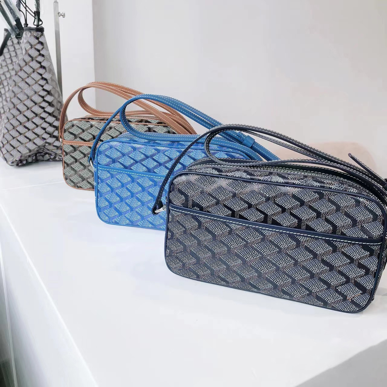 Luxury Designer Cross Body Bags hobo Women Wallets card holder postman totes cards men Genuine leather Shoulder Bags messenger purse camera lady Shopping handbags, Green
Luxury Designer Cross Body Bags hobo Women Wallets card holder postman totes cards men Genuine leather Shoulder Bags messenger purse camera lady Shopping handbags, Green