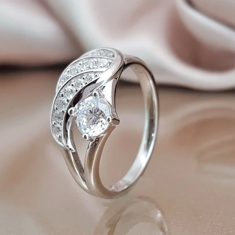 Wedding Rings Classic Fashion Women Rings Metal Gold Color White Zircon Ring for Women Romantic Bride Girl Proposal Ring Wedding Jewelry Gift 230706