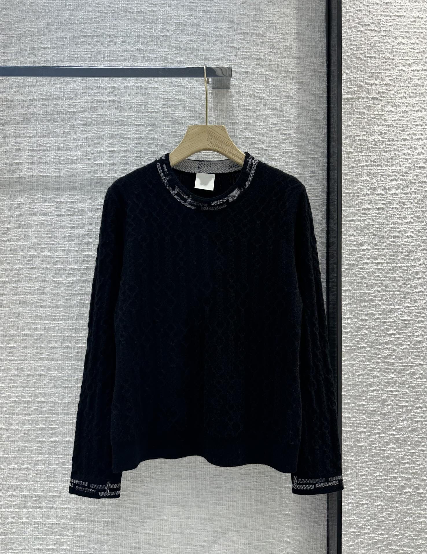 2023 New Autumn Winter Milan Runway Sweaters O Neck Long Sleeve High End Jacquard Pullover Women' Designer Tops 0706-2, White
2023 New Autumn Winter Milan Runway Sweaters O Neck Long Sleeve High End Jacquard Pullover Women' Designer Tops 0706-2, White