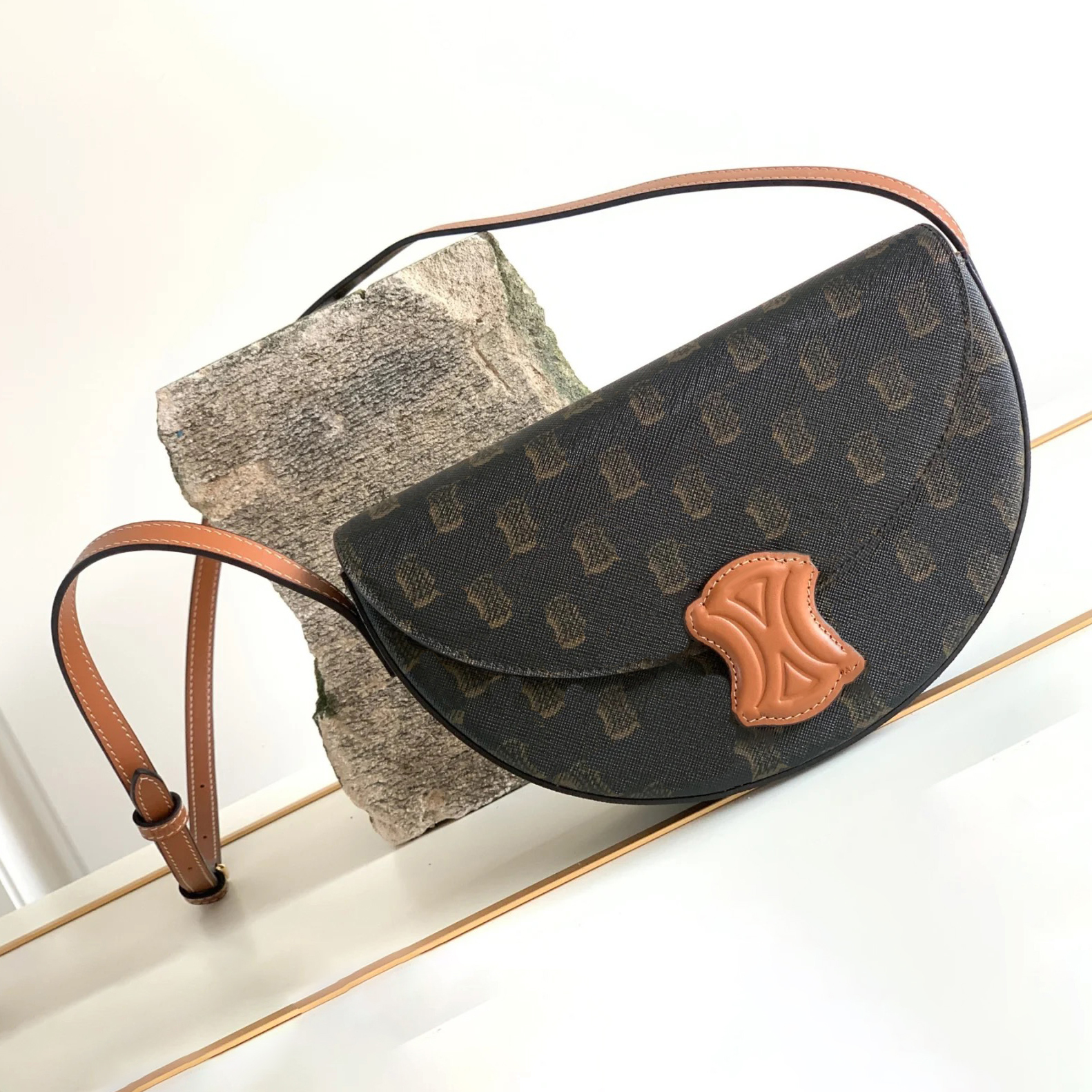 Womens summer Genuine leather Half moon Bag mens Croissant Designer teen triomphe flap Shoulder hand bags Luxurys classic Hobo clutch tote cross bodys satchel bag, Brown gold logo
Womens summer Genuine leather Half moon Bag mens Croissant Designer teen triomphe flap Shoulder hand bags Luxurys classic Hobo clutch tote cross bodys satchel bag, Brown gold logo