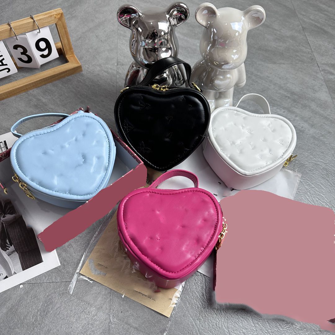 Louls small designer crossbody bag purse designer woman handbag chains handbags wallet designer woman shoulder bag cross body bag Heart shaped bag15*13*7cm, Black
Louls small designer crossbody bag purse designer woman handbag chains handbags wallet designer woman shoulder bag cross body bag Heart shaped bag15*13*7cm, Black