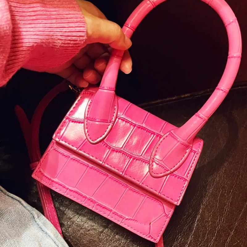 Designer Bag Mini Pink Le Chiquito Shoulder Bag Women Crossbody Tote Bags Classic Wallet Leather Tote Bag brown patent leather golden logo, 4-8-15*11*6cm
Designer Bag Mini Pink Le Chiquito Shoulder Bag Women Crossbody Tote Bags Classic Wallet Leather Tote Bag brown patent leather golden logo, 4-8-15*11*6cm