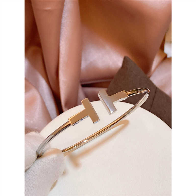 Counter quality tiffay V Gold Plated Mijin CNC Craft Exquisite Carved Diamond Faced Smooth Full Double White Fritillaria Open Elastic Bracelet With lo
