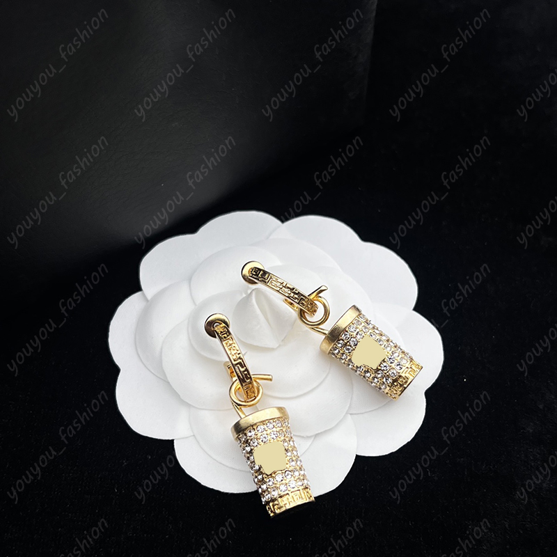Womens Gold Medusa Earrings Designer Necklaces Diamond Bucket Pendant Jewelry Luxury Love Earring Fashion Studs For Women Wedding Gifts 2023
Womens Gold Medusa Earrings Designer Necklaces Diamond Bucket Pendant Jewelry Luxury Love Earring Fashion Studs For Women Wedding Gifts 2023