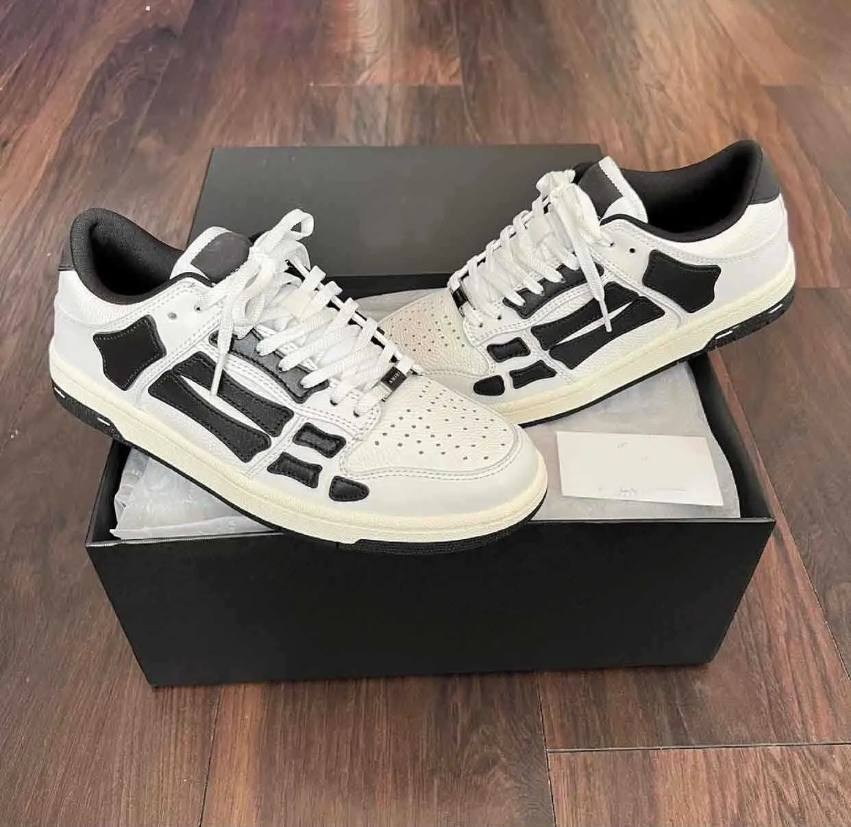Luxury Super Quality Skeltoe Bone Runner Sneaker Shoes For Men Women Men Trainers Outdoor Skateboard Discount Sports, White
Luxury Super Quality Skeltoe Bone Runner Sneaker Shoes For Men Women Men Trainers Outdoor Skateboard Discount Sports, White
