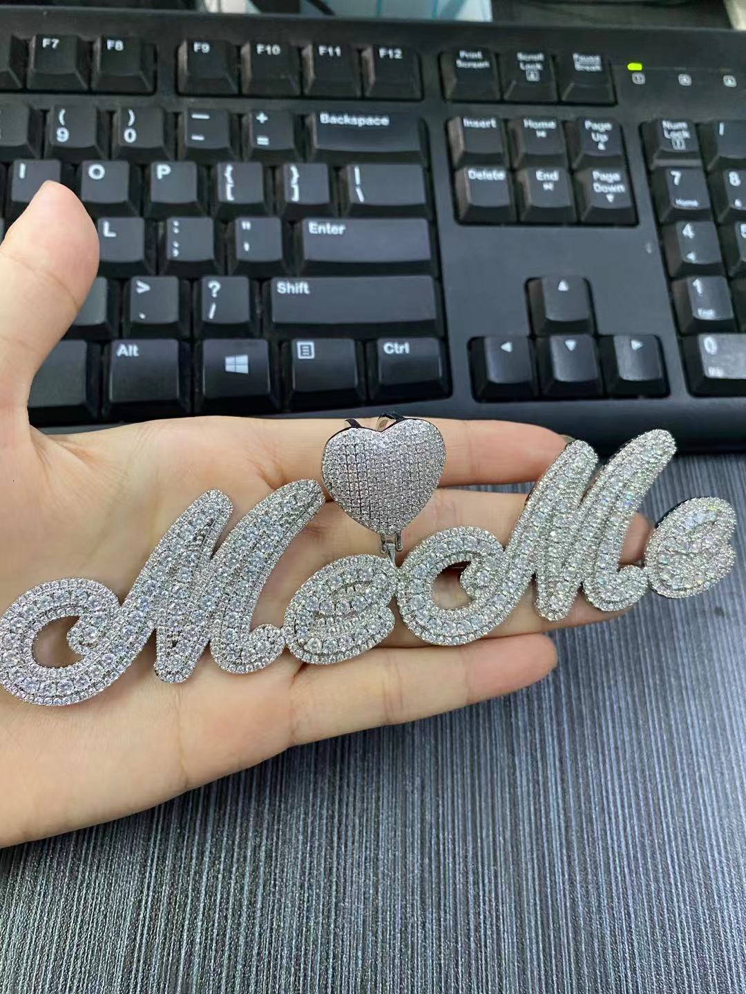 Charms THE BLING KING Heart Bail Custom Brush Script Bubble Letter Two Tone Pendant Micro Paved CZ Personalized Necklace Hiphop Jewelry 230706