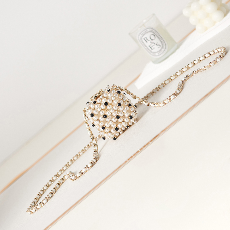 Mini Evening Bag 8CM Designer Pearl Chain Bag 10A Mirror quality Luxury Shoulder Bag With BOX C135, White
Mini Evening Bag 8CM Designer Pearl Chain Bag 10A Mirror quality Luxury Shoulder Bag With BOX C135, White