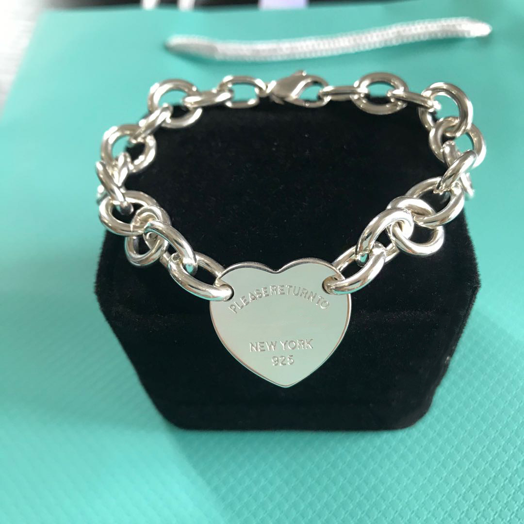 luxury Love designer bracelet womens heart thick chain Bracelets men 925 Sterling Silver Original Authentic Classic Key tag Gift Exquisite Weddind couples Jewelry
luxury Love designer bracelet womens heart thick chain Bracelets men 925 Sterling Silver Original Authentic Classic Key tag Gift Exquisite Weddind couples Jewelry