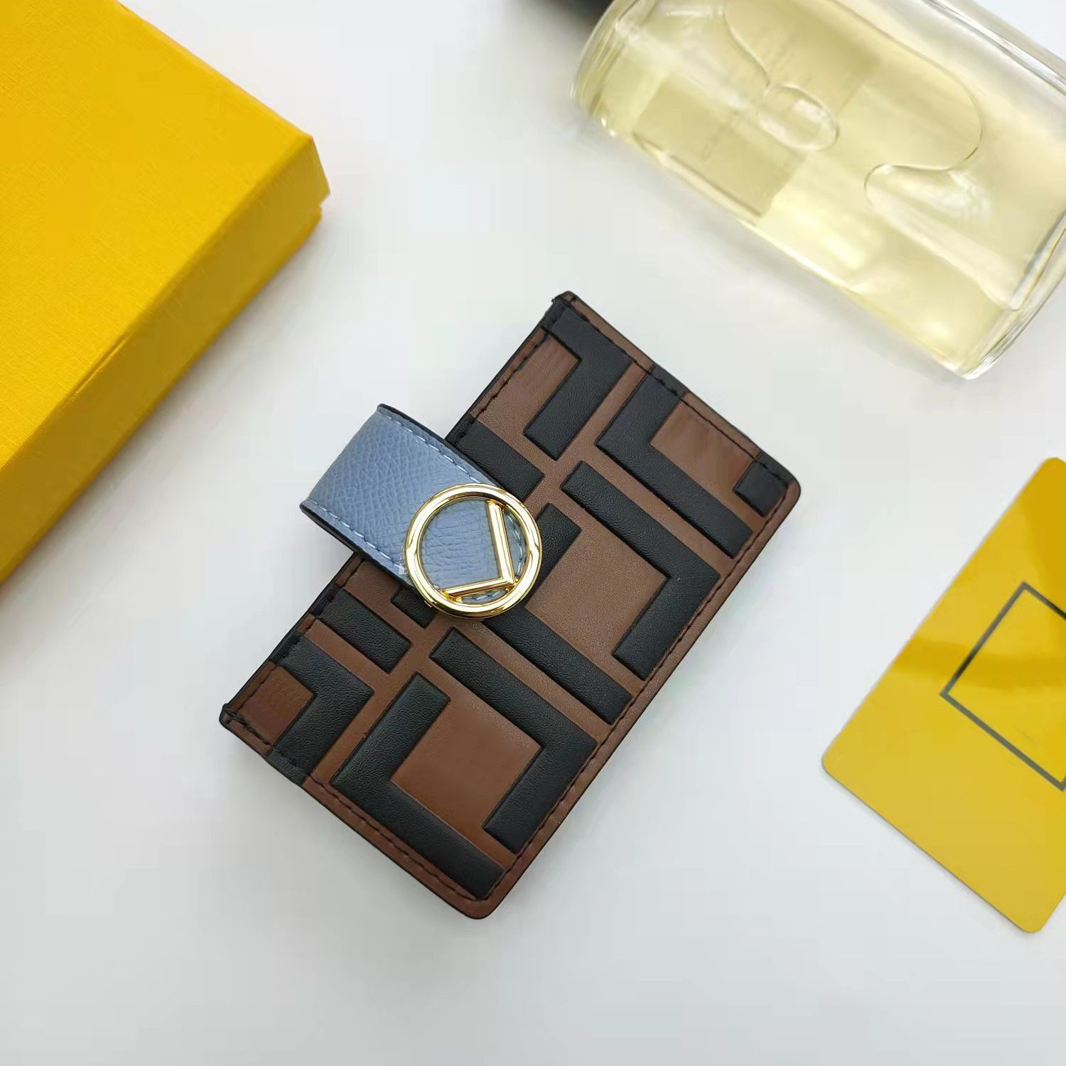 hot Card Holders Wallet fashion middle sandwich convenience cards bag 5 card slots with logo internal label black leather material 14 colors available
hot Card Holders Wallet fashion middle sandwich convenience cards bag 5 card slots with logo internal label black leather material 14 colors available