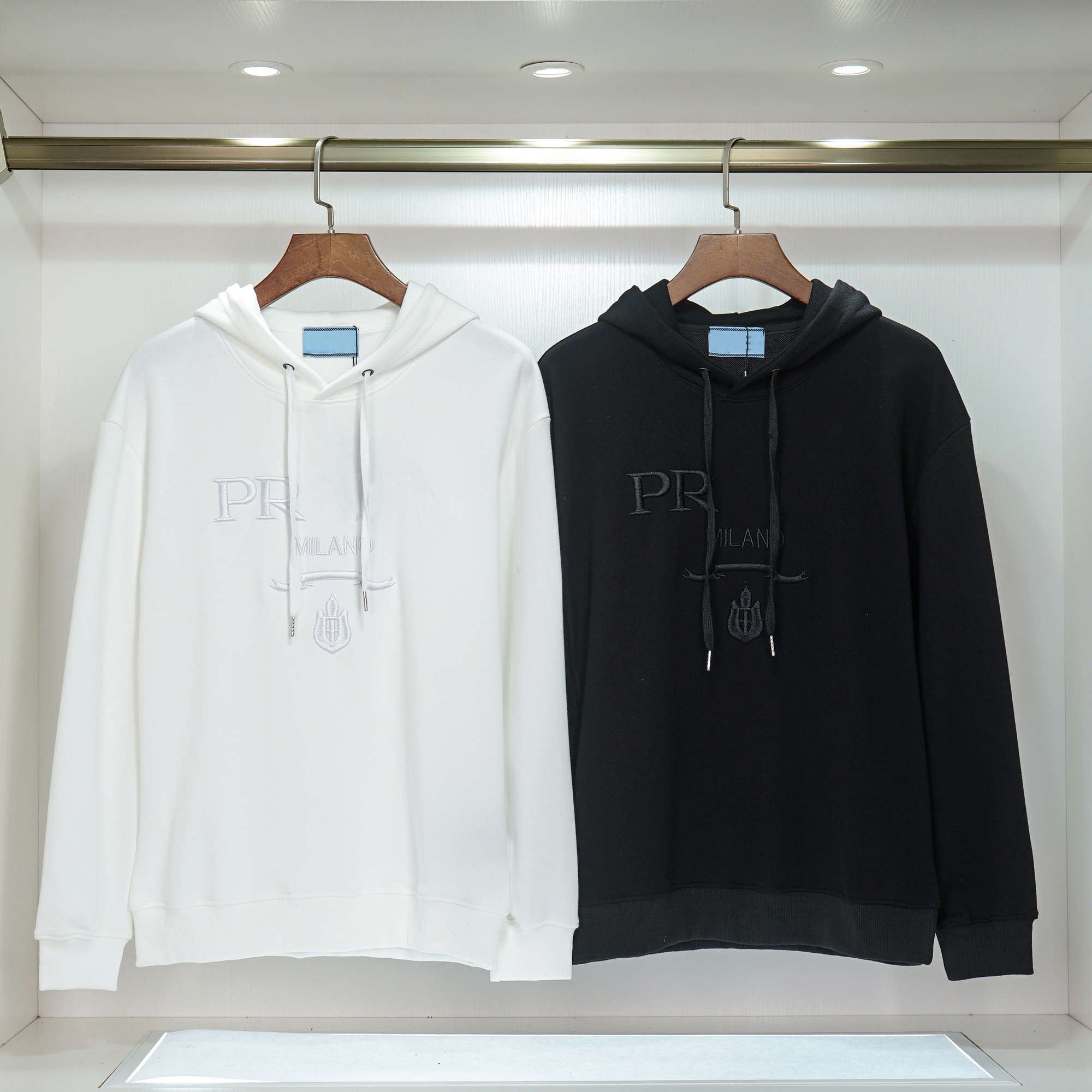 Paris Brand Designer Men's Sweater Hooded Shirt Sweater Casual Hat Collar Long Sleeve Clothing Chest Embroidered Cuffs and Bottom Red White Black Thread Men's M-3XL
Paris Brand Designer Men's Sweater Hooded Shirt Sweater Casual Hat Collar Long Sleeve Clothing Chest Embroidered Cuffs and Bottom Red White Black Thread Men's M-3XL