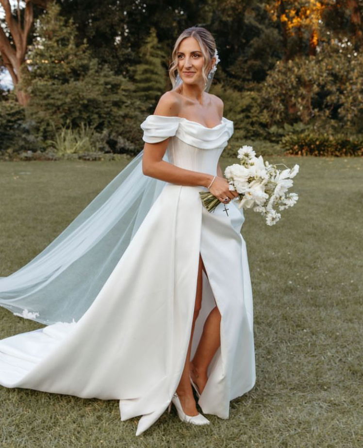 Boat Neck Satin Womens Wedding Dresses Side Off the Shoulder Side Split Bridal Gown Pleat Satin Garden vestido de mariee