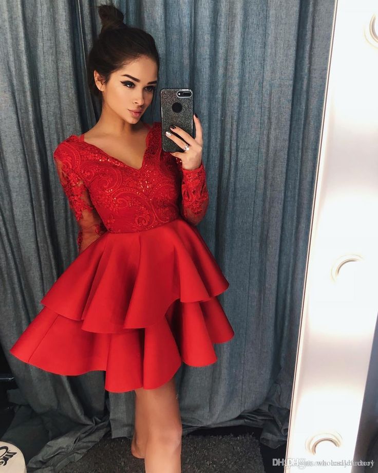 Long Sleeves Prom Dresses Short A Line Tiered Satin Homecoming Dress V-Neck Lace Appliques Light Sky Blue Simple Special Occasion Party Gowns