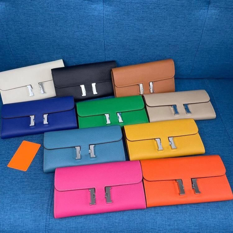 Designer Purse Togo woman Wallets Gold Buckle Whole cowskin Card Simplicity holders Bags fashion Genuine leather Long wallet For lady 9 Colors Multiple Colors
Designer Purse Togo woman Wallets Gold Buckle Whole cowskin Card Simplicity holders Bags fashion Genuine leather Long wallet For lady 9 Colors Multiple Colors