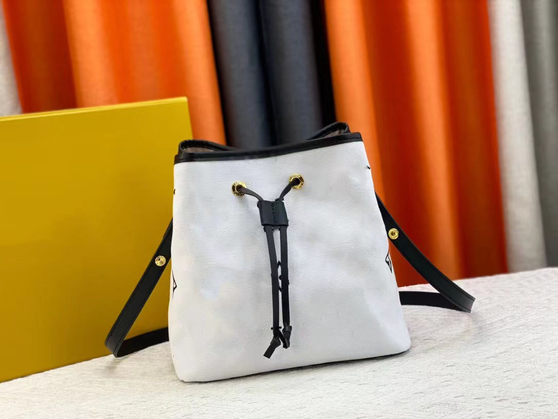 2023 new designer bag letter Women's Bag Leather Versatile One Shoulder Crossbody Bags Drawstring Mini Bucket Bag fashion crossbody bag tote bags AAAAA