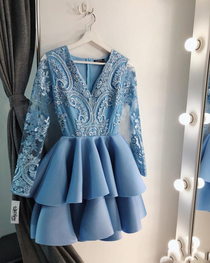 Long Sleeves Prom Dresses Short A Line Tiered Satin Homecoming Dress V-Neck Lace Appliques Light Sky Blue Simple Special Occasion Party Gowns