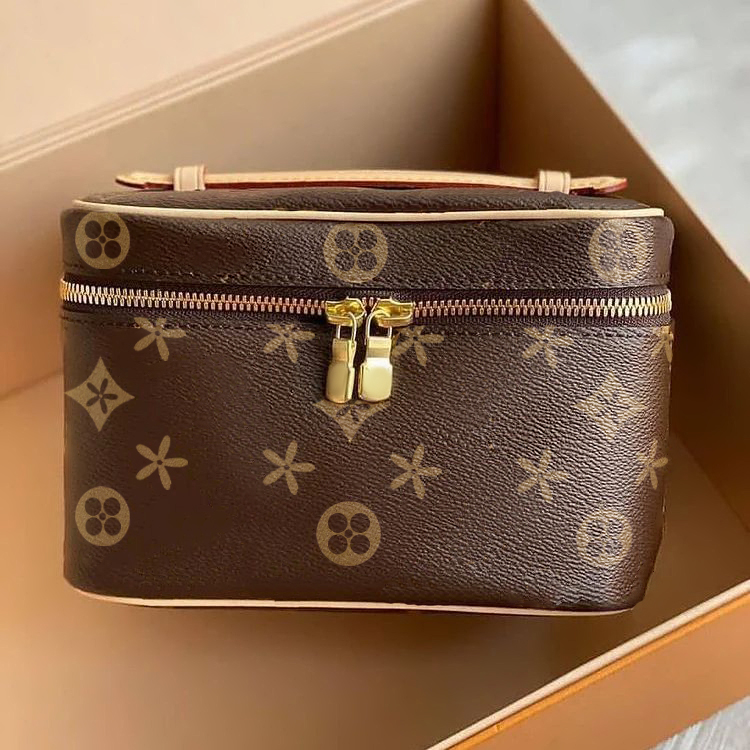 Womens 3 size nice bb vanity camera cosmetic bag luxury M41178 tote handbags designer wash pouch toiletry bag mens Genuine Leather wallet Shoulder clutch makeup bags, M0n0gram -14 cm
Womens 3 size nice bb vanity camera cosmetic bag luxury M41178 tote handbags designer wash pouch toiletry bag mens Genuine Leather wallet Shoulder clutch makeup bags, M0n0gram -14 cm