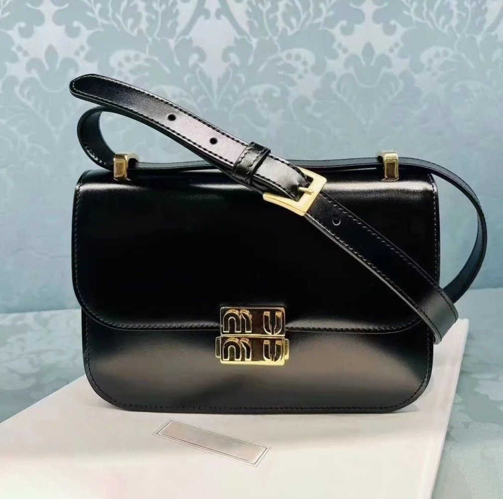 Fashion Miu Mini Shoulder Bag Luxury Black Designer Bag Men Genuine Leather Purse Miui Pochette Envelope Bag Clutch Flap Tote Handbag Woman Gym Crossbody Travel Bags, White
Fashion Miu Mini Shoulder Bag Luxury Black Designer Bag Men Genuine Leather Purse Miui Pochette Envelope Bag Clutch Flap Tote Handbag Woman Gym Crossbody Travel Bags, White